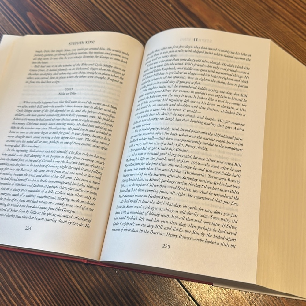 NWT Stephen King ‘It’ Novel - Picture 3 of 8